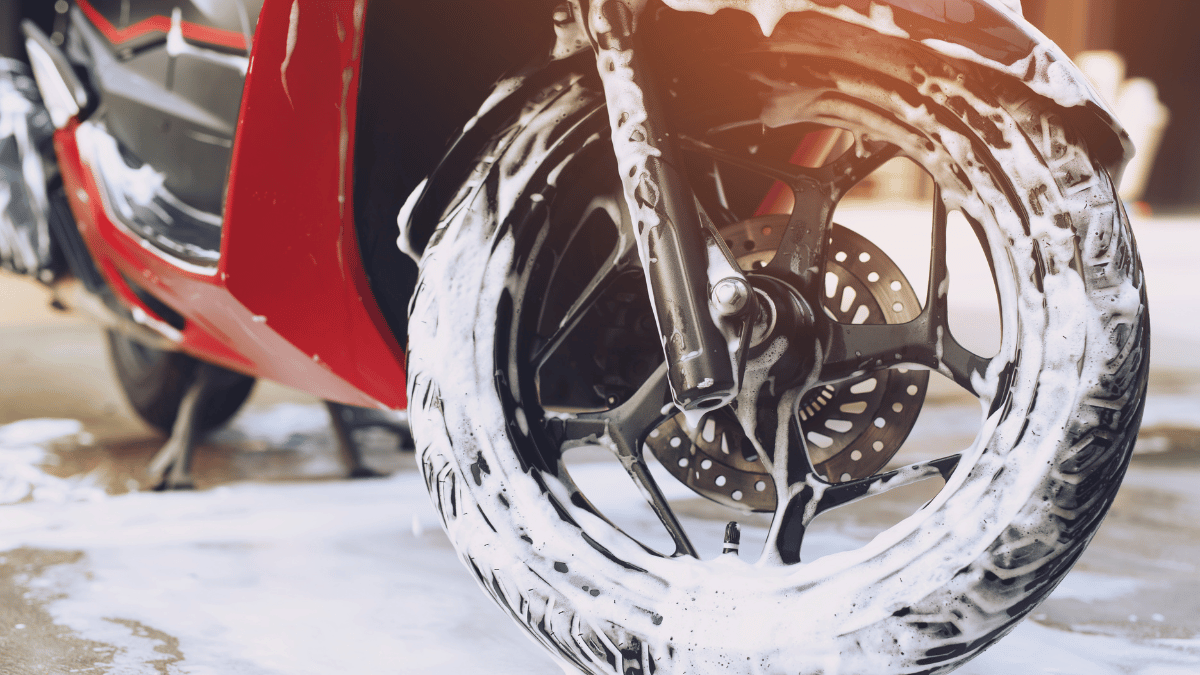 shampo motor untuk mencuci ban motor